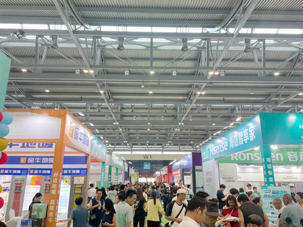 首日近万人！中原国际会展中心首场消费类展会实力圈粉